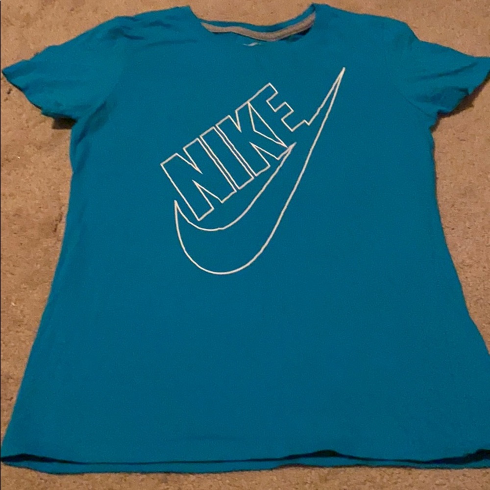 Like new teal blue women’s Nike tee Sz small